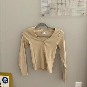 NEVER WORN Hollister Cream Small Ribbed Button-Up Crop Tee